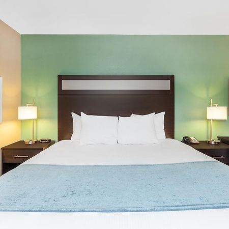 Baymont By Wyndham Midland Center Hotel Екстериор снимка