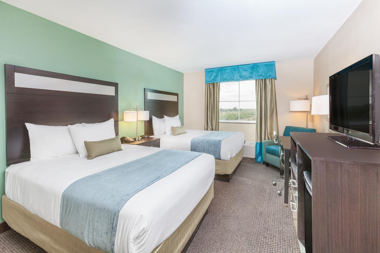 Baymont By Wyndham Midland Center Hotel Екстериор снимка